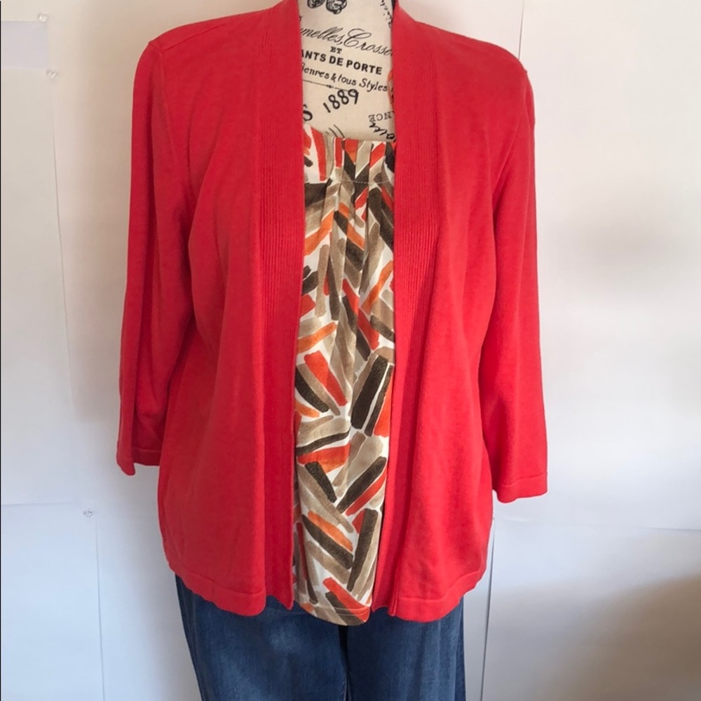 Alfred Dunner Top  🌹👠🌹rounded neckline cardigan this is in great condition